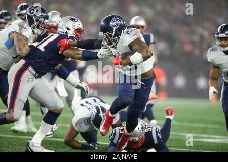 Foxborough, USA. 08Th Jan, 2020. Tennessee Titans tournant retour Derrick Henry (22) frais d'une porte dans le premier trimestre de la NFL Wild Card match contre les New England Patriots au Stade Gillette à Foxborough, Massachusetts le Samedi, Janvier 4, 2020. Photo de Matthew Healey/UPI UPI : Crédit/Alamy Live News Banque D'Images