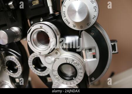 Vue Rapprochée Des Numéros De Téléphone Pour L'Équipement D'Optométrie D'Examen Oculaire Banque D'Images