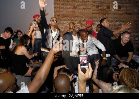 (L-R) La vérité, Chanteur / acteur Ray J, rappeur Shorty Mack et Sk de Knockout ent à l'exécution de Les Deux le 1 juillet 2010 à Los Angeles, Californie. Banque D'Images