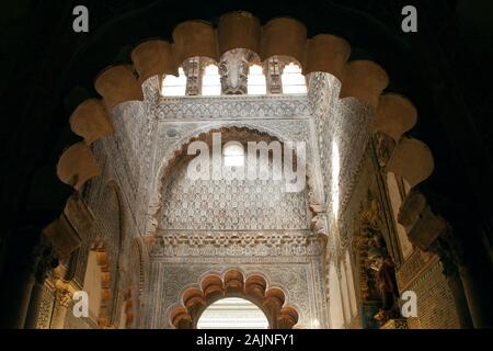 Cordoba Espagne, arches et décoration islamique sculptée dans la Mosquée–cathédrale de Cordoba Banque D'Images