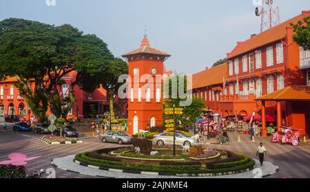 Malacca, Malaisie - 18 août, 2014. La vue quotidienne de l'Église du Christ & Dutch Square à Malacca, Malaisie. Melaka (Malacca) est l'un des sites touristiques les plus populaires d Banque D'Images