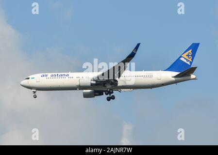 Bangkok, Thaïlande - Apr 21, 2018. P4-KEA Air Astana Boeing 767-300ER à l'atterrissage à l'aéroport de Suvarnabhumi (BKK). BKK est l'un des plus grands aéroports en Sout Banque D'Images