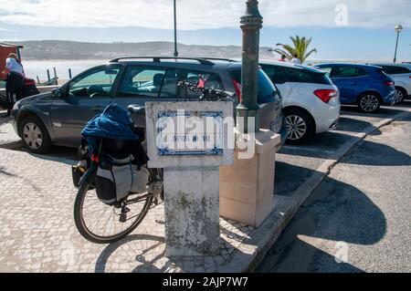 Le lagon à Foz do Arelho une paroisse civile (freguesia) dans la municipalité de Caldas da Rainha, Portugal. Banque D'Images