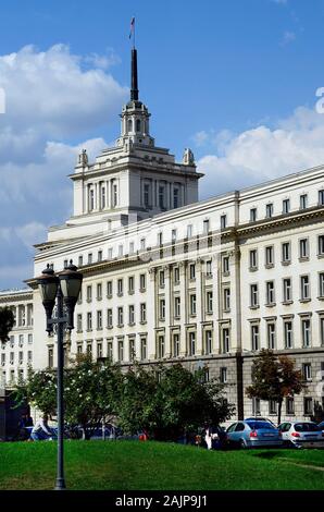 Sofia, Bulgarie - 25 septembre 2016 : Assemblée Nationale de la République bulgare, l'ancien siège du parti communiste alias le Largo Banque D'Images