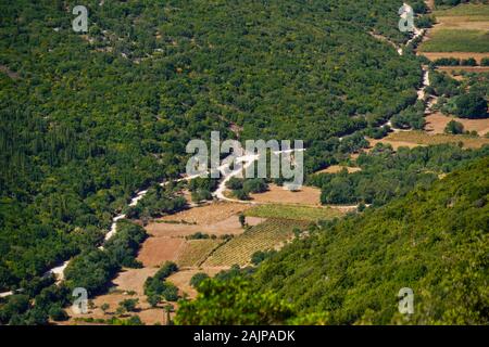 Terres agricoles et du paysage comme vu sur l'île grecque de Céphalonie, Mer Ionienne, Grèce Banque D'Images