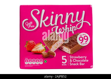 Fort de la culpabilité de Fraise et Chocolat Whip Skinny Snack-bar isolé sur fond blanc - moins de 99 calories Banque D'Images