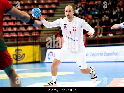 Santander, Espagne. 5 janvier, 2020. Antoni Langowski (Pologne) contrôle le ballon au cours de match de hand de 'Domingo mémoire internationale 14 novembre' entre le Portugal et la Pologne au centre de sports Vicente Trueba le 5 janvier 2020 à Torrelavega (Espagne). © David Gato/Alamy Live News Banque D'Images