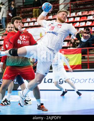 Santander, Espagne. 5 janvier, 2020. Maciej Gebala (Pologne) coups la balle au cours de match de hand de 'Domingo mémoire internationale 14 novembre' entre le Portugal et la Pologne au centre de sports Vicente Trueba le 5 janvier 2020 à Torrelavega (Espagne). © David Gato/Alamy Live News Banque D'Images