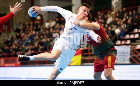 Santander, Espagne. 5 janvier, 2020. Michal Olejniczak (Pologne) se prépare à tourné la balle au cours de match de hand de 'Domingo mémoire internationale 14 novembre' entre le Portugal et la Pologne au centre de sports Vicente Trueba le 5 janvier 2020 à Torrelavega (Espagne). © David Gato/Alamy Live News Banque D'Images