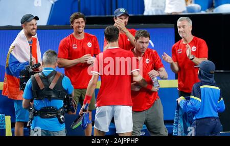 Arène de RAC, Perth, Australie occidentale. 5Th Jan, 2020. Cup ATP Australie, Perth, jour 3 ; la Russie par rapport à USA ; Karen Khachanov de la Russie célèbre sa victoire sur Taylor de la Fritz USA avec l'équipe de rédaction - recours au crédit : Action Plus Sport/Alamy Live News Banque D'Images