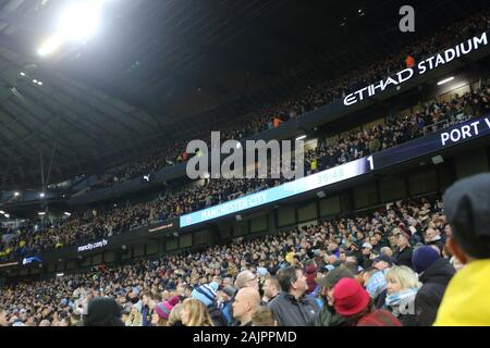 Manchester, UK. 4 janvier, 2020. Port Vale fans célèbrent à l'Etihad Stadium, le stade de Manchester City FC. Banque D'Images