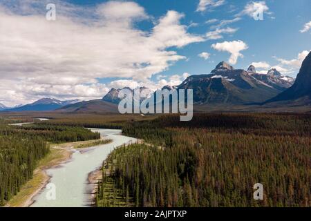 Vue aérienne du parc national Banff au cours de l'été, Rocheuses canadiennes, l'Alberta, Canada. Banque D'Images