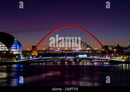 Newcastle et Gateshead Quayside le soir Banque D'Images