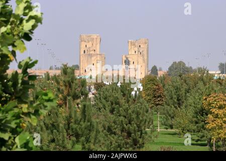 26 septembre 2019 - Shahrisabz, Ouzbékistan : le gigantesque portail de Ak-Saray - Le White Palace d'Amir Timur Banque D'Images