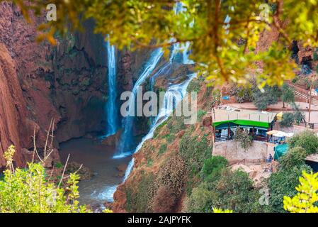 D'Ouzoud dans Grand Atlas village d'Tanaghmeilt, Marrakech, Maroc Banque D'Images