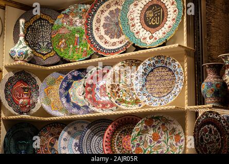 La céramique Turque classique sur le marché. Closeeup Banque D'Images
