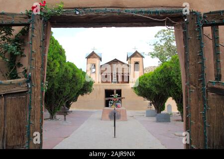 Santuario de Chimayó, Lourdes d'Amérique, église, chapelle, lieu de pèlerinage religieux, Chimayo, New Mexico, USA Banque D'Images