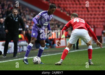 Londres, ANGLETERRE - 5 janvier Kyle Edwards de West Bromwich Albion en tenant sur Toby Stevenson de Charlton Athletic au cours de la FA Cup match entre Charlton Athletic et West Bromwich Albion à la vallée, Londres le dimanche 5 janvier 2020. (Crédit : Jacques Feeney | MI News) photographie peut uniquement être utilisé pour les journaux et/ou magazines fins éditoriales, licence requise pour l'usage commercial Crédit : MI News & Sport /Alamy Live News Banque D'Images