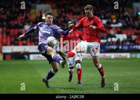 Londres, ANGLETERRE - 5 janvier Toby Stevenson, de la lutte contre Charlton Athletic Dara O'Shea de West Bromwich Albion lors de la FA Cup match entre Charlton Athletic et West Bromwich Albion à la vallée, Londres le dimanche 5 janvier 2020. (Crédit : Jacques Feeney | MI News) photographie peut uniquement être utilisé pour les journaux et/ou magazines fins éditoriales, licence requise pour l'usage commercial Crédit : MI News & Sport /Alamy Live News Banque D'Images