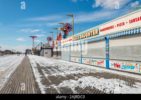 Scène d'hiver à Coney Island, Brooklyn, New York, United States Banque D'Images