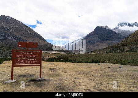 Paysage de Santa Cruz Trek, parc national de Huascaran dans les Andes du Pérou Banque D'Images