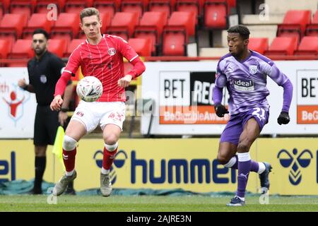 Londres, ANGLETERRE - 5 janvier Toby Stevenson de Charlton Athletic en tenant sur Kyle Edwards de West Bromwich Albion lors de la FA Cup match entre Charlton Athletic et West Bromwich Albion à la vallée, Londres le dimanche 5 janvier 2020. (Crédit : Jacques Feeney | MI News) photographie peut uniquement être utilisé pour les journaux et/ou magazines fins éditoriales, licence requise pour l'usage commercial Crédit : MI News & Sport /Alamy Live News Banque D'Images