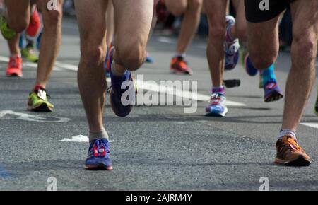 Pieds des coureurs de marathon lors de la London 2016 Banque D'Images