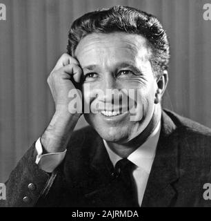 MARTY ROBBINS (1925-1982) Photo de promotion de l'acteur et chanteur américain vers 1968 Banque D'Images