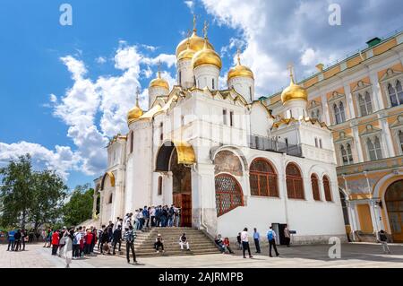 Moscou, Russie - le 9 juillet 2019 : Annonciation Cathédrale sur la place de la cathédrale du Kremlin de Moscou dans la journée d'été Banque D'Images
