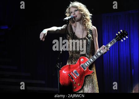 Milan Italie 15/03/2011 : Taylor Swift, auteur-compositeur-interprète américain, lors du concert au Forum Assago Banque D'Images