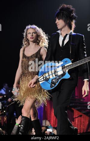 Milan Italie 15/03/2011 : Taylor Swift, auteur-compositeur-interprète américain, lors du concert au Forum Assago Banque D'Images