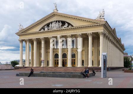 Le Palais de la culture des syndicats est situé sur la place d'octobre, une place au centre de Minsk, au Bélarus Banque D'Images
