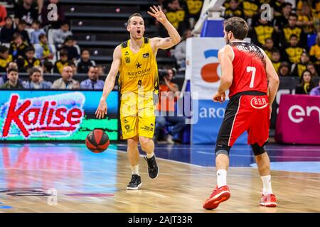 San Cristobal de La Laguna, Espagne. 05Th Jan, 2020. Marcelinho Huertas, # 9 de l'Iberostar Tenerife et Tomas Bellas, # 7 de Montakit Fuenlabrada en action au cours de la Liga ACB 2019/2020 Saison régulière Endesa 16 Ronde match entre l'Iberostar Tenerife et Montakit à Fuenlabrada Pabellón Santiago Martín, San Cristobal de La Laguna - Tenerife. (Score final ; Ibèrostar Montakit - Fuenlabrada 74-63) (photo de Davide Di Lalla/Pacific Press) Credit : Pacific Press Agency/Alamy Live News Banque D'Images