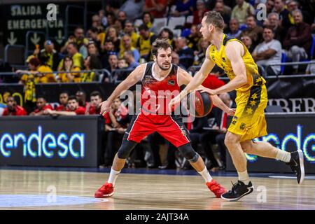 San Cristobal de La Laguna, Espagne. 05Th Jan, 2020. Tomas Bellas, # 7 de Montakit Fuenlabrada et Marcelinho Huertas, # 9 de l'Iberostar Tenerife en action au cours de la Liga ACB 2019/2020 Saison régulière Endesa 16 Ronde match entre l'Iberostar Tenerife et Montakit à Fuenlabrada Pabellón Santiago Martín, San Cristobal de La Laguna - Tenerife. (Score final ; Ibèrostar Montakit - Fuenlabrada 74-63) (photo de Davide Di Lalla/Pacific Press) Credit : Pacific Press Agency/Alamy Live News Banque D'Images