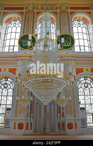 L'intérieur de la mosquée Ortakoy, officiellement connu sous le nom de Buyuk Mecidiye Camii ou la Grande Mosquée impériale du Sultan Abdulmecid quartier Besiktas Banque D'Images