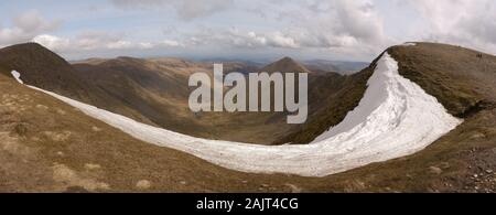 Vue panoramique en route vers le sommet Helvellyn, Parc National de Lake District, England, UK Banque D'Images