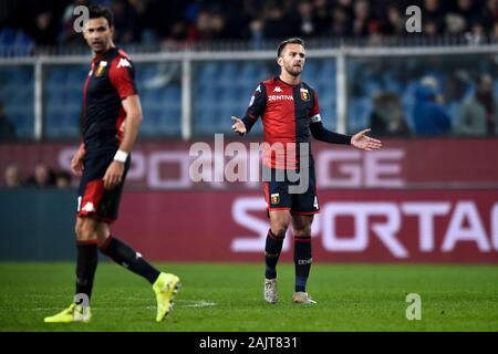 Gênes, Italie - 05 janvier, 2020 : Domenico Criscito de Gênes au cours de la série de gestes CFC un match de football entre Gênes et CFC US Sassuolo. Genoa CFC 2-1 plus de US Sassuolo. Credit : Nicolò Campo/Alamy Live News Banque D'Images