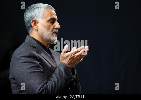 Iran : Un document sans date photo mis à disposition par le bureau du Guide suprême iranien présente le Corps des Gardes révolutionnaires iraniens (IRGC) Lieutenant-général et Commandant de la force Qods Qasem Soleimani à Téhéran, Iran. Soleimani et commandant de milice irakienne Abu Mahdi al-Muhandis ont été tués le 03 janvier 2020 à la suite d'une attaque aérienne US à l'aéroport international de Bagdad. L'attaque intervient alors que l'escalade des tensions entre Téhéran et Washington. Credit : bureau du Chef suprême iranien/ZUMA/Alamy Fil Live News Banque D'Images