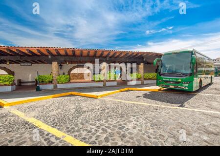 Taxco, Mexico-December 22, 2019 : gare routière de Taxco l'entretien de connexions interurbaines à destinations touristiques mexicaines Banque D'Images