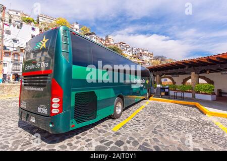 Taxco, Mexico-December 22, 2019 : gare routière de Taxco l'entretien de connexions interurbaines à destinations touristiques mexicaines Banque D'Images