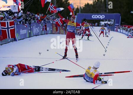 5 janvier 2020, la station de ski de Val di Fiemme, Val di Fiemme, Trento, Italie, Fédération internationale de ski FIS Hommes Audi Cross Country Ski World Cup, Tour De Ski Val di Fiemme ; Simen Krueger (NI), Sjur Roethe (NI), Alexander (RUS) Bolshunov Banque D'Images