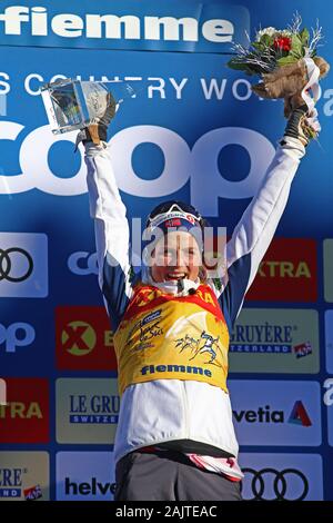 5 janvier 2020, la station de ski de Val di Fiemme, Val di Fiemme, Trento, Italie, Fédération Internationale de Ski Cross Country Womens AUDI FIS Ski World Cup, Tour De Ski Val di Fiemme ; Therese Johaug (NI) sur le podium Banque D'Images