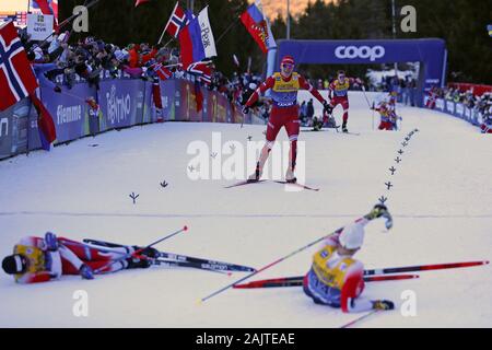 5 janvier 2020, la station de ski de Val di Fiemme, Val di Fiemme, Trento, Italie, Fédération internationale de ski FIS Hommes Audi Cross Country Ski World Cup, Tour De Ski Val di Fiemme ; Simen Krueger (NI), Sjur Roethe (NI), Alexander (RUS) Bolshunov Banque D'Images