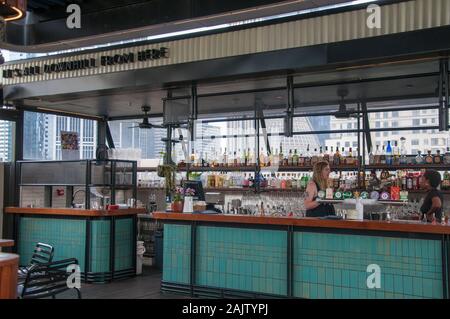 Bar sur le toit, Curtin House (1923), Swanston Street, Melbourne Banque D'Images