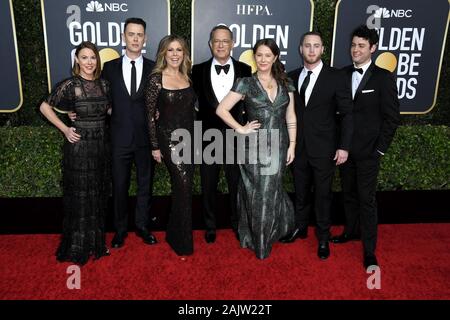 Los Angeles, Californie, USA. 05Th Jan, 2020. Samantha Bryant, Colin Hanks, Rita Wilson, Tom Hanks, Elizabeth Ann Hanks, Chet Hanks, et Truman Theodore Hanks arrive à la 77e Golden Globe Awards tenue à l'hôtel Beverly Hilton le 5 janvier 2020 à Beverly Hills, CA. (Photo par Sthanlee B. Mirador/Sipa USA) Crédit : Sipa USA/Alamy Live News Banque D'Images