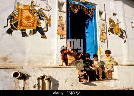 Maisons dans le Rajasthan get joliment décorées pour mariages Banque D'Images