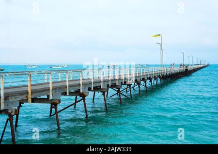 La Jetée de Beachport est la deuxième plus longue de l'état mesurant 772 mètres. La jetée est également une place pour attraper un poisson prisé. Banque D'Images