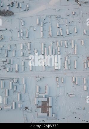 Le Xinjiang, Xinjiang, Chine. 6 janvier, 2020. Le Xinjiang, Chine-Janvier 4, 2020 - le paysage naturel du village Hemu, Altay au Xinjiang en hiver.Les maisons en bois et des bois ici sont couvertes de neige, et le paysage est vraiment magnifique. Crédit : SIPA Asie/ZUMA/Alamy Fil Live News Banque D'Images