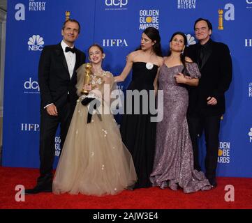Los Angeles, États-Unis. 05Th Jan, 2020. (L-r) David Heyman, Julia Butters, Margaret Qualley, Shannon McIntosh et Quentin Tarantino apparaissent au cours de la 77e dans les coulisses des Golden Globe Awards, honorant le meilleur dans le domaine du cinéma et de la télévision américaine de 2020 à l'hôtel Beverly Hilton à Beverly Hills, Californie le Dimanche, Janvier 5, 2020. Photo par Jim Ruymen/UPI UPI : Crédit/Alamy Live News Banque D'Images