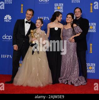 Los Angeles, États-Unis. 05Th Jan, 2020. (L-r) David Heyman, Julia Butters, Margaret Qualley, Shannon McIntosh et Quentin Tarantino apparaissent au cours de la 77e dans les coulisses des Golden Globe Awards, honorant le meilleur dans le domaine du cinéma et de la télévision américaine de 2020 à l'hôtel Beverly Hilton à Beverly Hills, Californie le Dimanche, Janvier 5, 2020. Photo par Jim Ruymen/UPI UPI : Crédit/Alamy Live News Banque D'Images